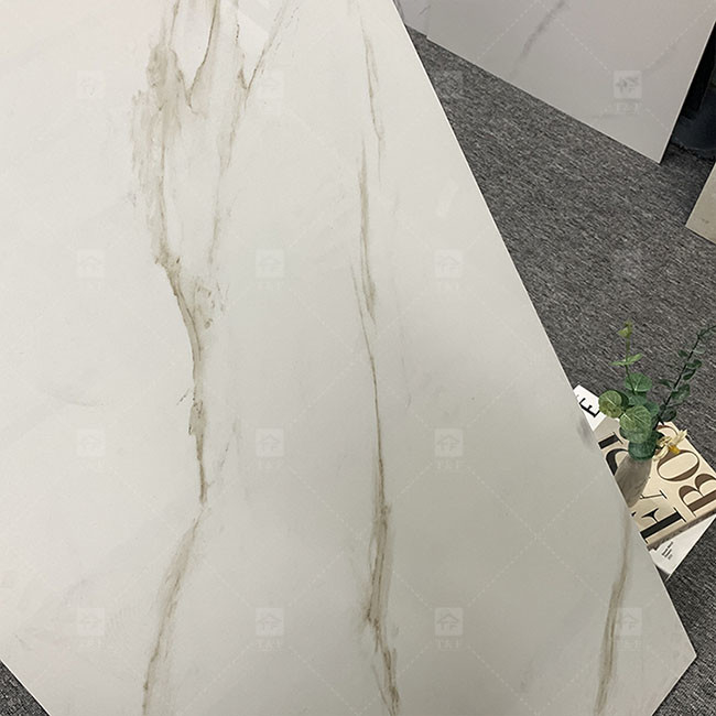 600x1200mm بالاتری درخشان Carrara سفید پولیش شیشه ای کاشی برای کف سنگ مرمر کاشی پورسلین