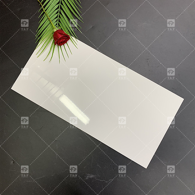 خانه تزئینی کاشی پورسلین سوپر سفید 300x600 کاشی دیوار آشپزخانه کاشی سرامیکی سطح پولیش